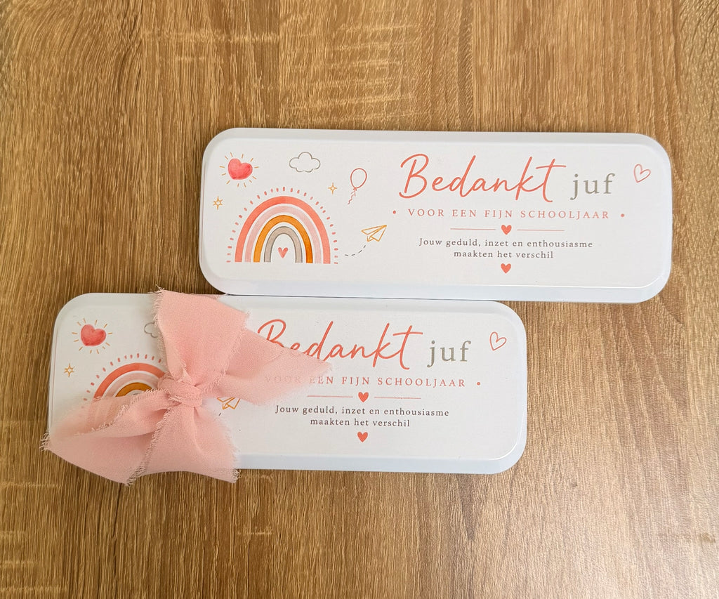 Pennendoos juf, meester, professor
small € 13,50 190 gram BETAAL NU € 7,00 EN HET RESTERENDE BEDRAG CONTANT BIJ AFHAAL
