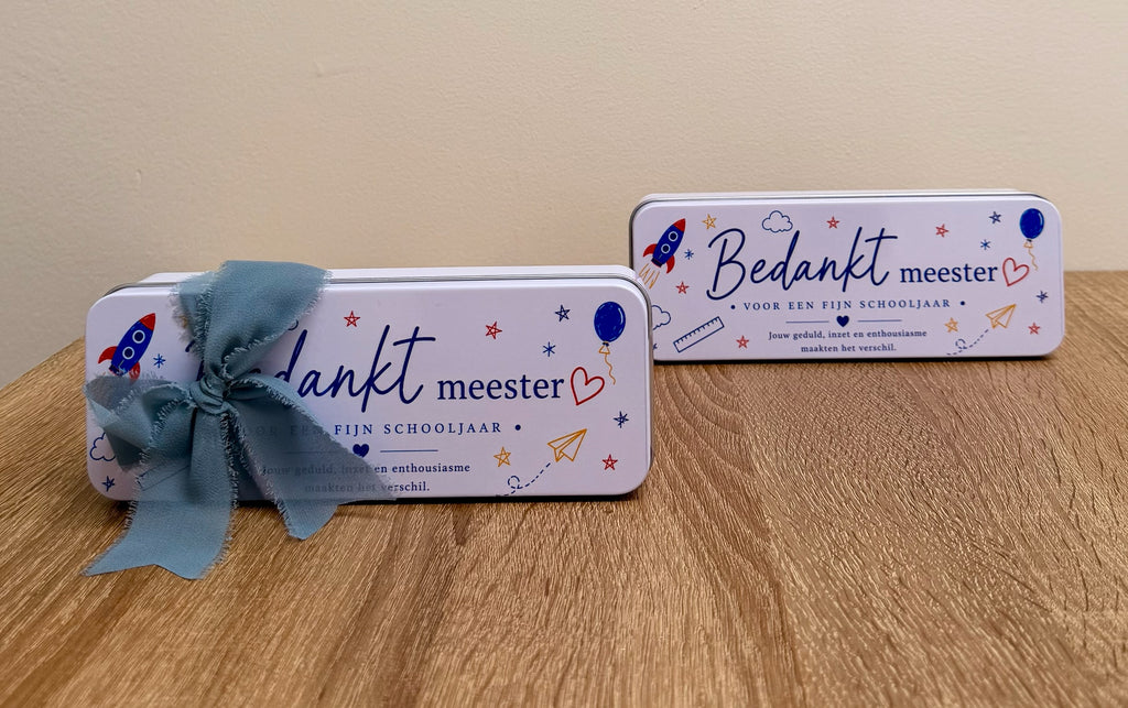 Pennendoos juf, meester, professor Large € 23,50 375 gram BETAAL NU € 13,00 EN HET RESTERENDE BEDRAG CONTANT BIJ AFHAAL